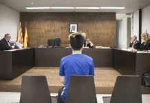 Sentencian a youtuber que dio galletas con pasta dental a mendigo