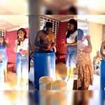 Insólito: Pastor obliga a feligreses a beber agua con la que se bañó ghana