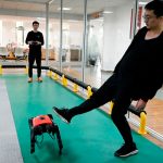 Crean un perro robot que ayuda a personas discapacitadas tecnologia