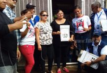 Títulos de propiedad llegan a manos de familias en B.º Camilo Ortega nicaragua