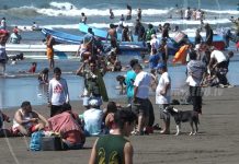 Familias nicaragüenses disfrutan de las vacaciones en Masachapa y Pochomil nicaragua