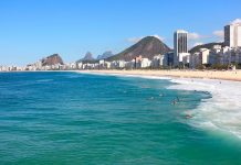 Bañista muere impactado por un rayo en una famosa playa de Brasil turistas muerto