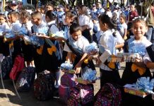 Hijos de oficiales de policía recibieron paquetes escolares en Managua