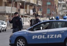 Italiano dispara contra la multitud desde un balcón y se atrinchera en su apartamento