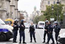 Francia: Policía registra la casa del hombre que mató a 4 agentes francia