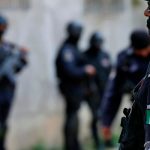 Captan nueva agresión de policías de Tulum contra ciudadano policias