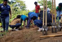 Jóvenes cooperan para la producción de miel orgánica en Ticuantepe nicaragua