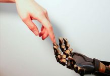 Esta piel robótica tiene la misma sensibilidad que la piel humana mano
