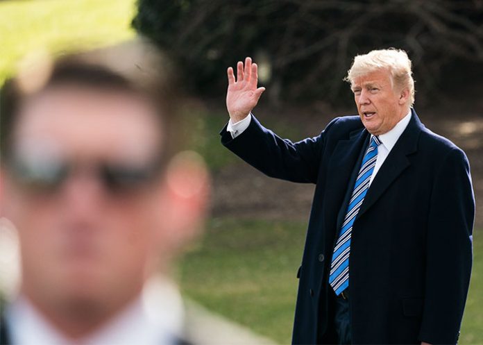 portada_Fp6uqmp estatua de donald trump