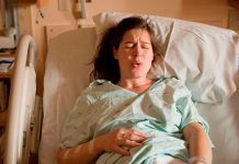 Científicos descartan posibles ventajas de retrasar el pujo en el parto madre