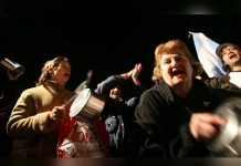 Argentinos protestan con «cacerolazos» por aumento de tarifas protestas