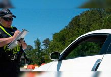 Exigía sexo oral a las mujeres para no ser arrestadas (Video) estados unidos
