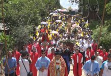 Feligreses de Mozonte reciben la imagen del Señor de los Milagros religion