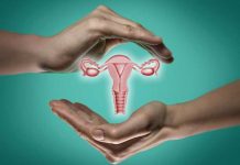 Útero hecho de 10.000 compresas conciencia y rompe récords en la India india