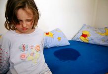 Tu pequeño hijo puede estar mojando la cama por esta razón