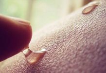 Los jóvenes los usan como lubricantes sin saber el peligro de ello mano