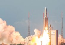 El cohete Ariane-5 despegó hoy para una importante misión base de kuru