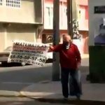 VIRAL: Abuelito ofrece clases de matemáticas en las calles de México mexico
