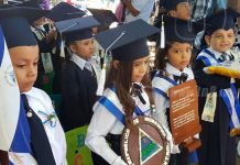 Colegio Santa Rosa, en Managua, celebra promoción con la niñez nicaragua