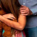 Madre prostituía a su hija de 9 años y la vestía de conejita de playboy australia