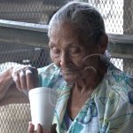 Ancianita se encuentra extraviada en el sector del Mercado Mayoreo nicaragua