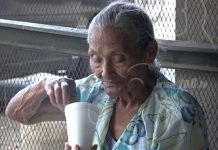 Ancianita se encuentra extraviada en el sector del Mercado Mayoreo nicaragua