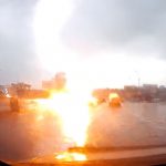 Captan cómo un rayo impactó dos veces a un auto rusia