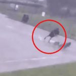 Captan momento exacto donde un joven es impactado por un rayo texas