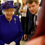 Reina Isabel anuncia su retiro de forma indefinida reino unido