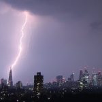 Cientos de vuelos afectados por miles de relámpagos en Reino Unido reino unido