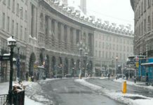 Cancelan vuelos y cierran escuelas por la nieve en Reino Unido reino unido