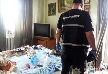 Rescatan a niña que estuvo encerrada con los cuerpos de sus padres