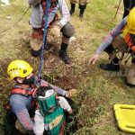 Bomberos llevan a cabo ejercicio de rescate a persona que cayó en un pozo nicaragua