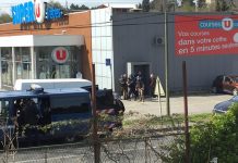Francia: Un hombre abre fuego y toma rehenes en un supermercado francia