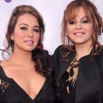 Chiquis sorprende con foto de su infancia al lado de su madre mexico