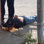 Sujeto con dificultad para caminar roba sillas de una vivienda en Managua nicaragua