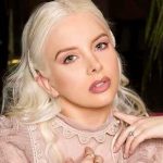 La actriz mexicana Fernanda Malo posa tal como Dios la trajo al  mundo mexico