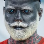 Ruso loco se extirpó los genitales por que le estorbaban a sus tatuajes londres