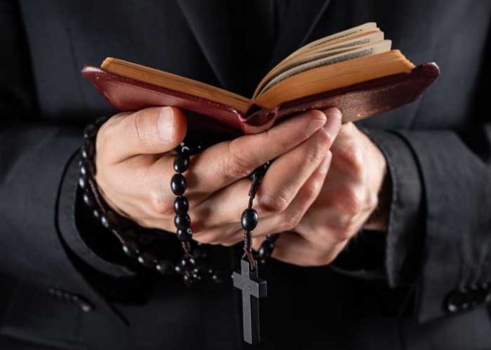 sacerdote-foto-whatsapp italia