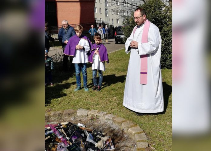 sacerdote_pXdFbAv sacerdote polaco