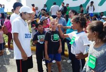 Personas con discapacidad auditiva participan en una carrera en Managua nicaragua