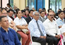 Servidores públicos de Managua reciben sus títulos profesionales nicaragua