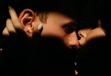 ¿Cómo te gusta hacer el amor? Con la luz encendida o a oscuras