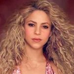 Shakira es tendencia en redes al posar con diminuto bikini bikini