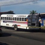 Sicario vestido de estudiante dispara contra pasajeros de un bus panama