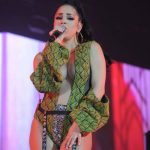 Fuertes críticas a Natti Natasha por cantar Sin Pijama a niños con cáncer ecuador