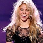 Critican a Shakira por no llevar sostén mientras paseaba con sus hijos estados unidos
