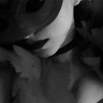 Joven brasileña subasta su virginidad para comprarle una casa a su madre