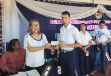 Estudiantes de colegios del Distrito II de Managua reciben bono de bachilleres nicaragua