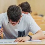 India: Estudiantes se suicidan tras conocer el resultado de sus exámenes india